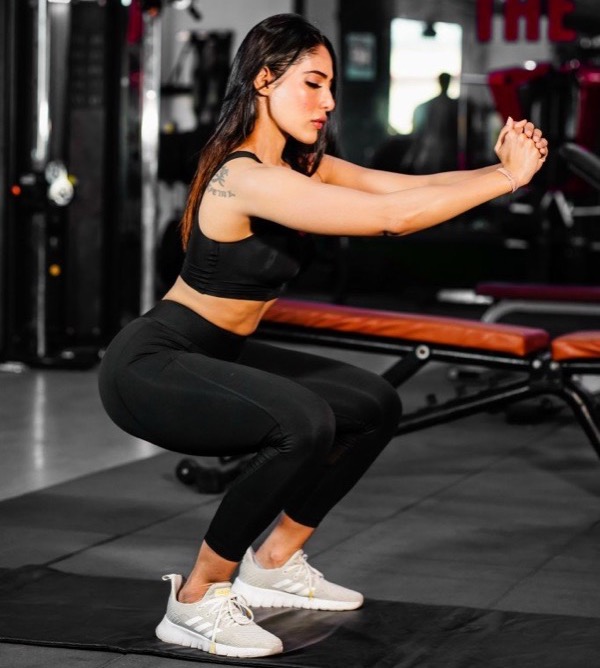 women squat upper glute workout
