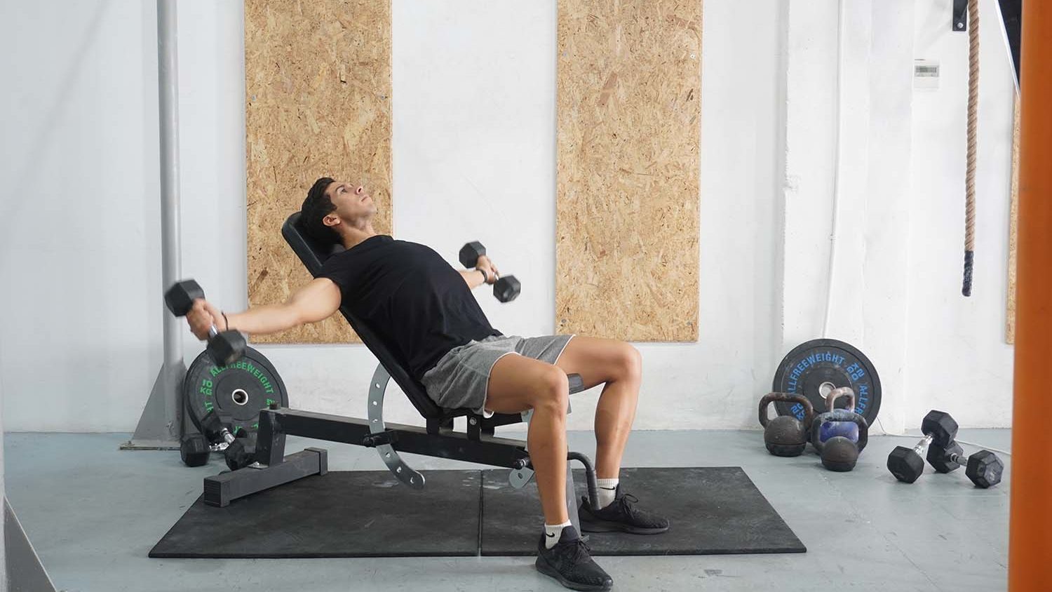 8 Compound and 6 Isolation Chest Exercises for Strong Pecs